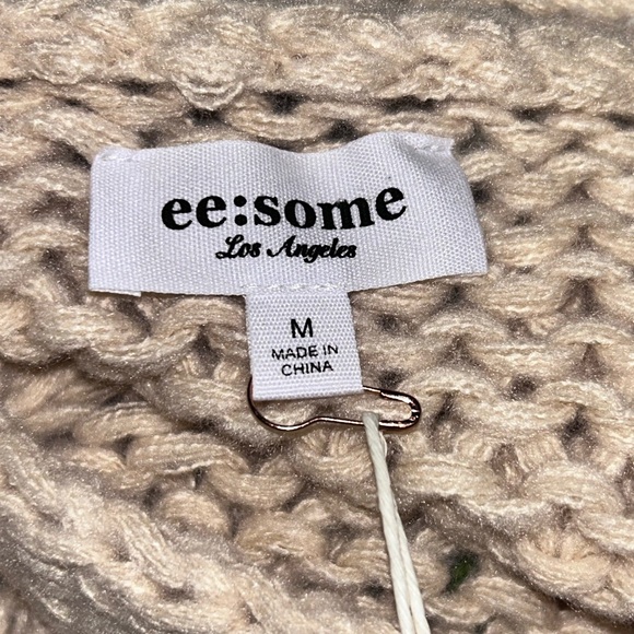 EE:SOME 3-D Floral Rose Knit Cropped Sweater Cardigan - Picture 7 of 8